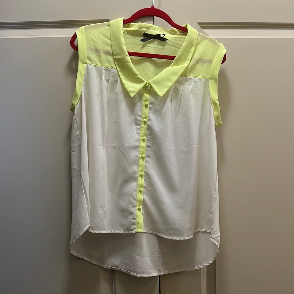 Sleeveless Button-Up Shirt Side Large